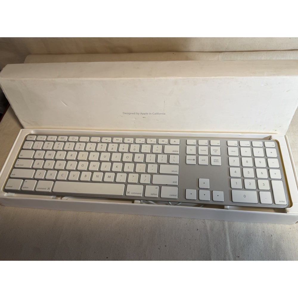 Apple Aluminum USB Keyboard A1243 with Numeric Keypad Original Box Tested